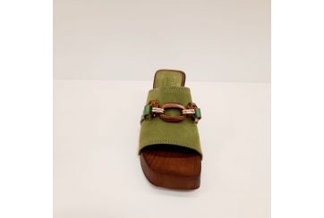 Suede clog with accessory and wide heel - GREEN