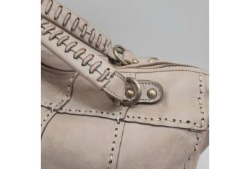Borsa in vera pelle rifinita mediante  in vistose impunture. Lavorazione artigianale Made in Italy - BEIGE